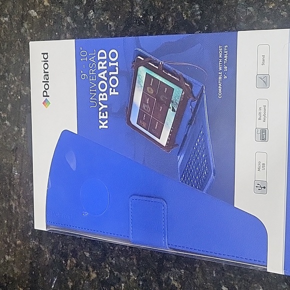 Polaroid Blue 9" - 10" Universal Keyboard Folio Stand w/Micro USB connectivity - Picture 8 of 10